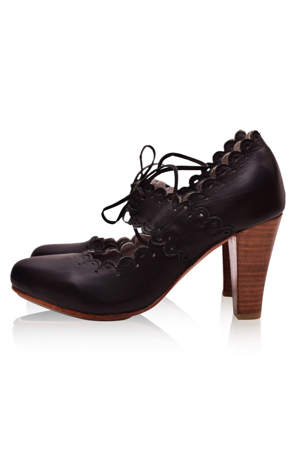 Kaatje Scalloped Leather Heels