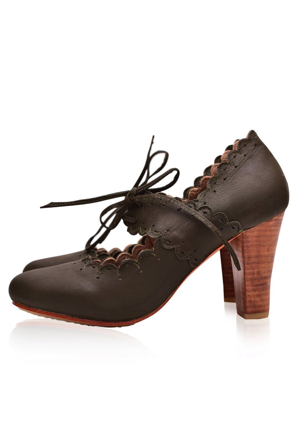 Kaatje Scalloped Leather Heels