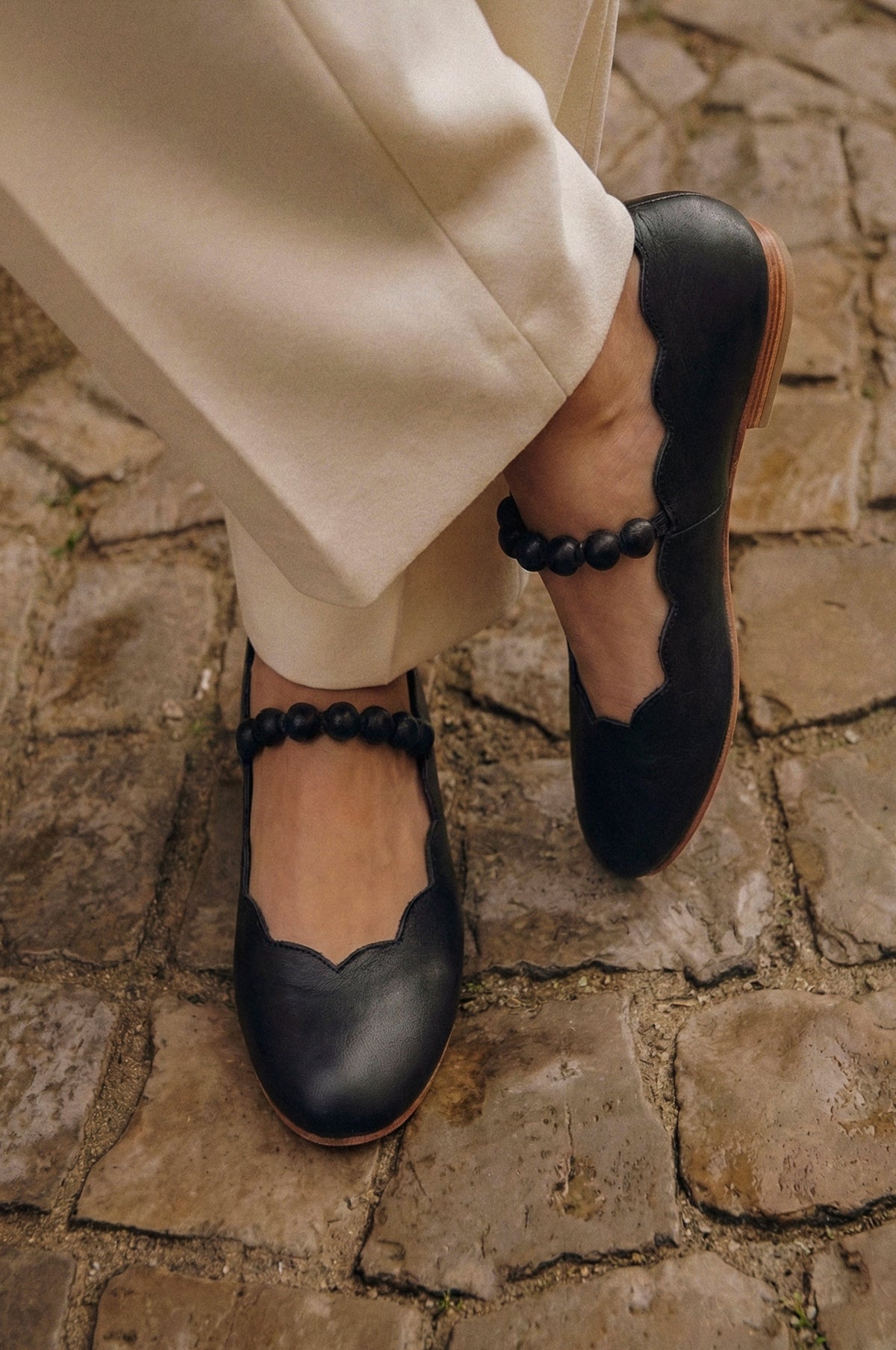 Annelore Scalloped Mary Jane Leather Flats