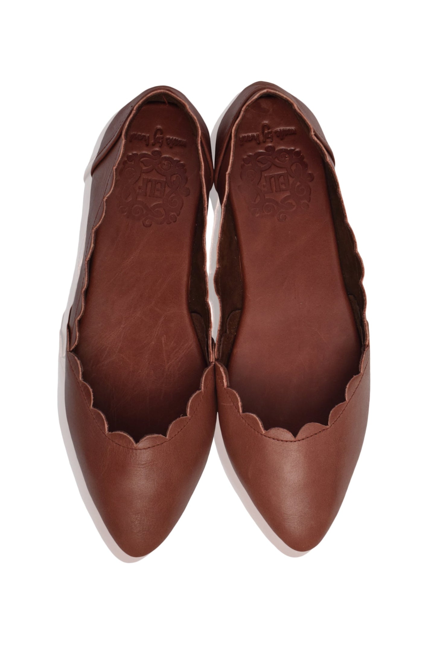 Godelieve Scalloped Pointed Toe Leather Flats