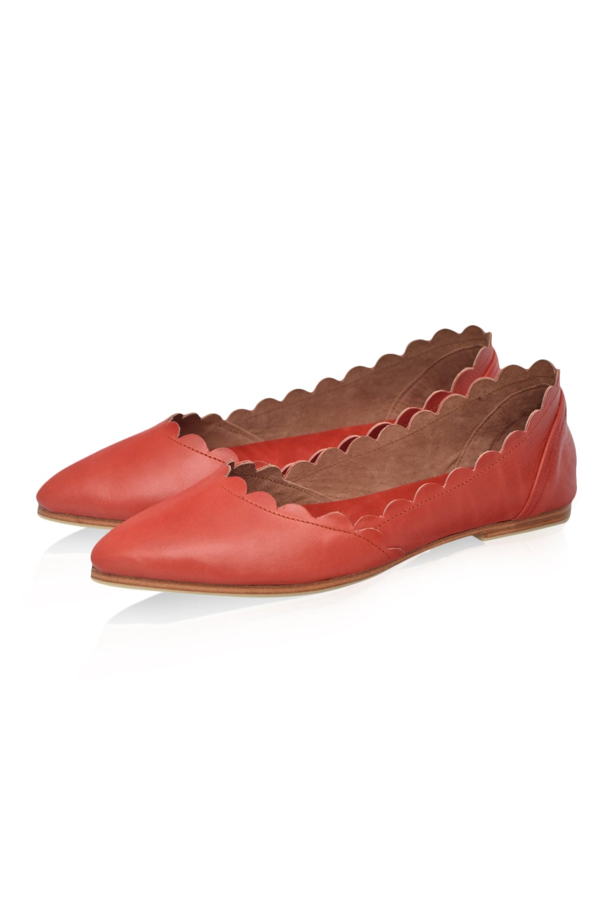 Godelieve Scalloped Pointed Toe Leather Flats